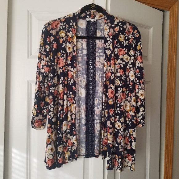 Floral open front/waterfall style knit cardigan - Picture 1 of 5